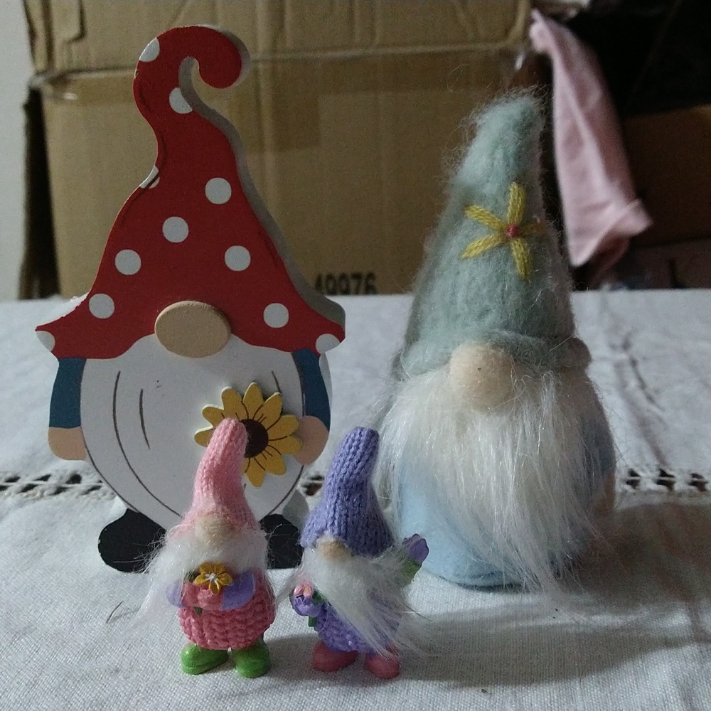 Spring Gnomes decor